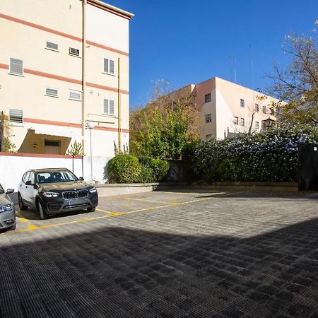 Borbolla Sevilla Urban - Parking Экстерьер фото