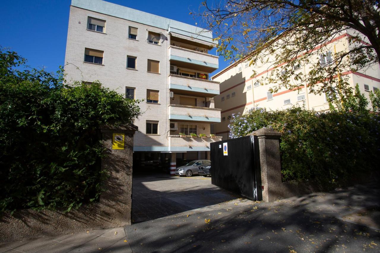 Borbolla Sevilla Urban - Parking Экстерьер фото
