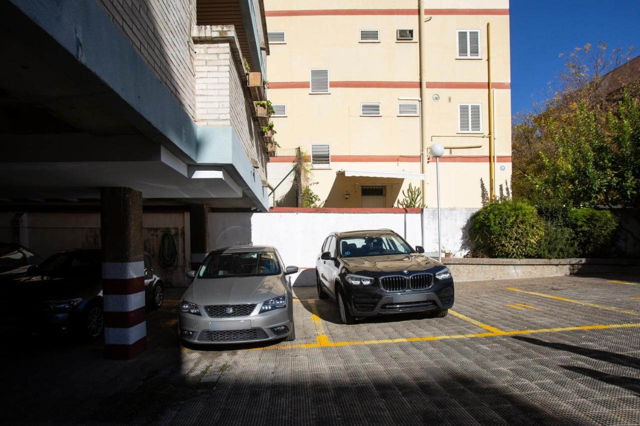 Borbolla Sevilla Urban - Parking Экстерьер фото