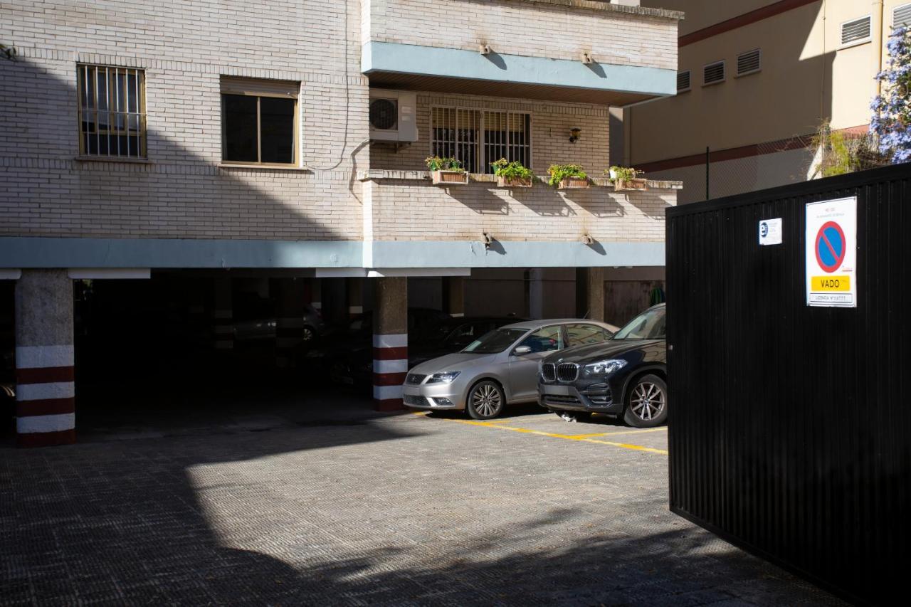 Borbolla Sevilla Urban - Parking Экстерьер фото